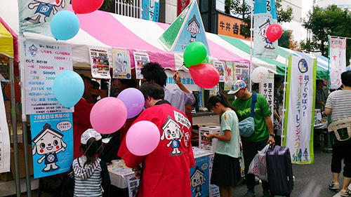 質店の認知度を上げるために地域イベントに出展。多くの来場者があつまった。