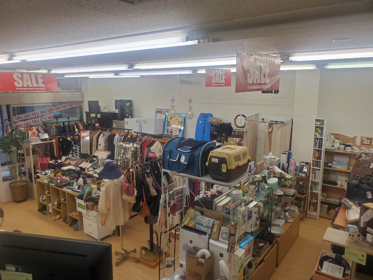 REGASTOCK 川崎本店には約3000点の在庫がある