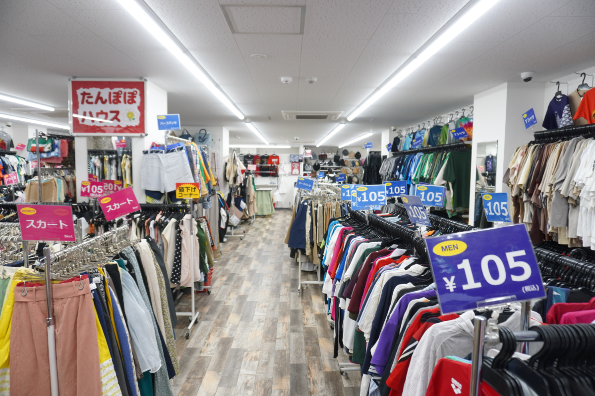 店舗内には約1万点の商品が陳列している